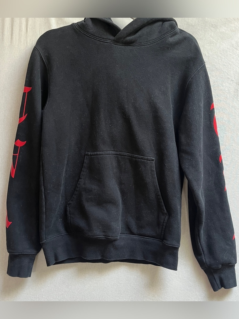 TNA Aritzia Black Hoodie Red Sleeve Graphic Pullover Sweatshirt Sz XXS